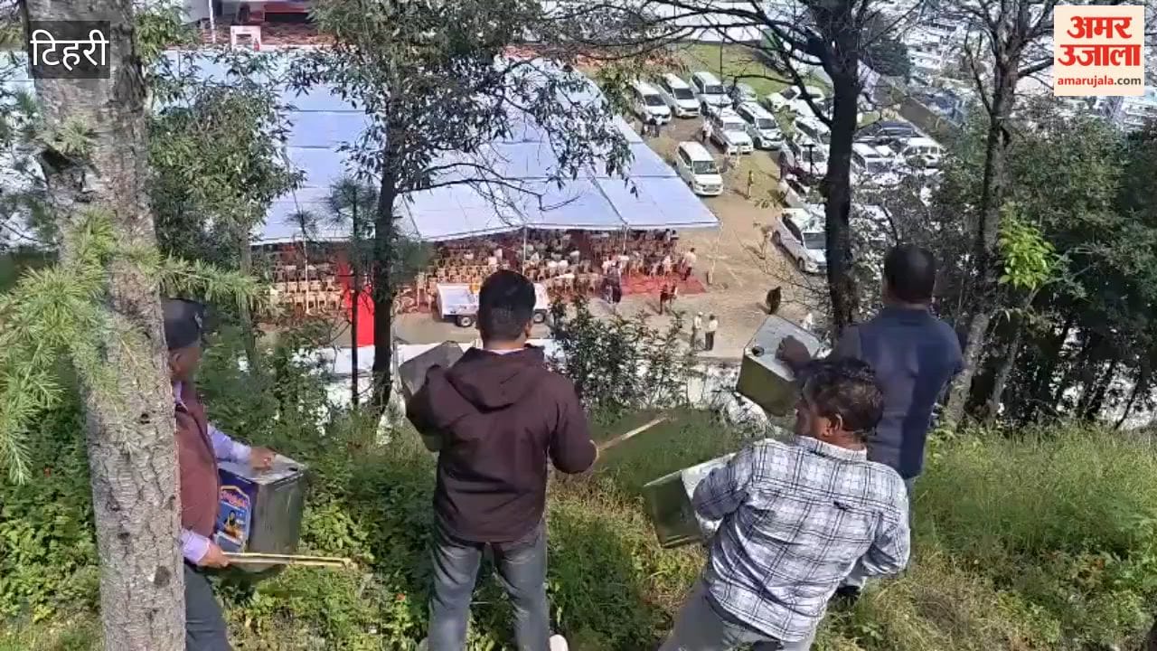Protest staged by banging metal canisters demonstration in New Tehri demanding a medical college