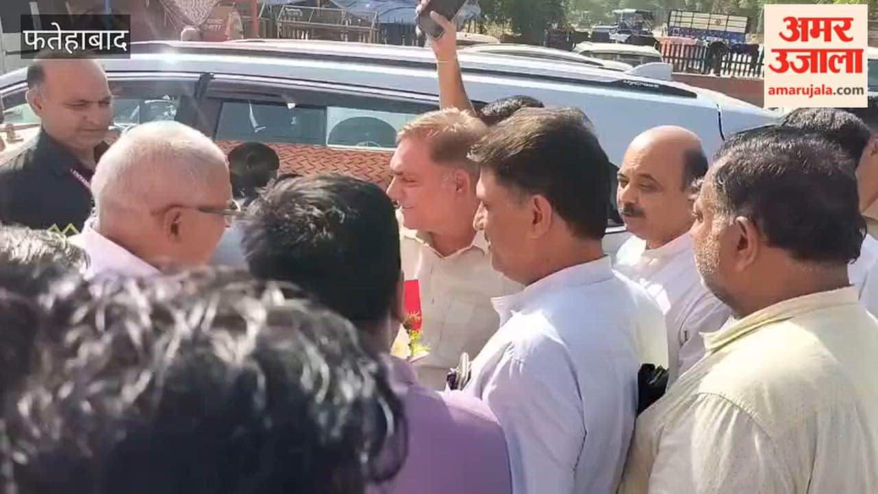 Marketing Board Chairman Vedpal Tanwar reached the additional market of Tohana, farmers raised the issues of water and gunny bags.