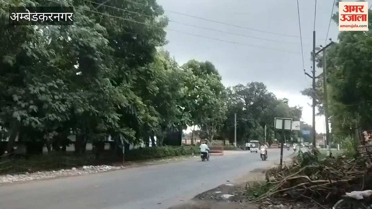 अंबेडकरनगर: अचानक बदला मौसम, काले बादलों ने दिलाई गर्मी से राहत