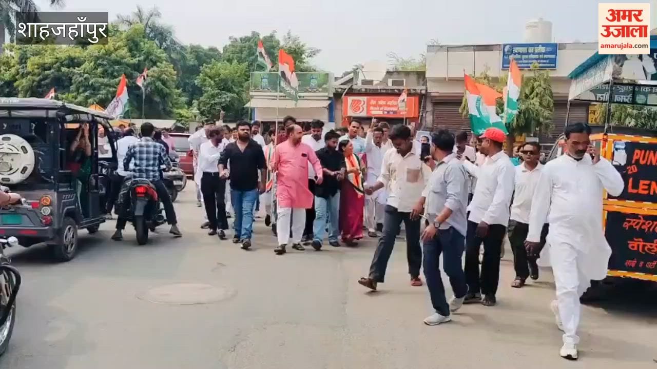 Protest against the detention of Rahul and Priyanka Gandhi