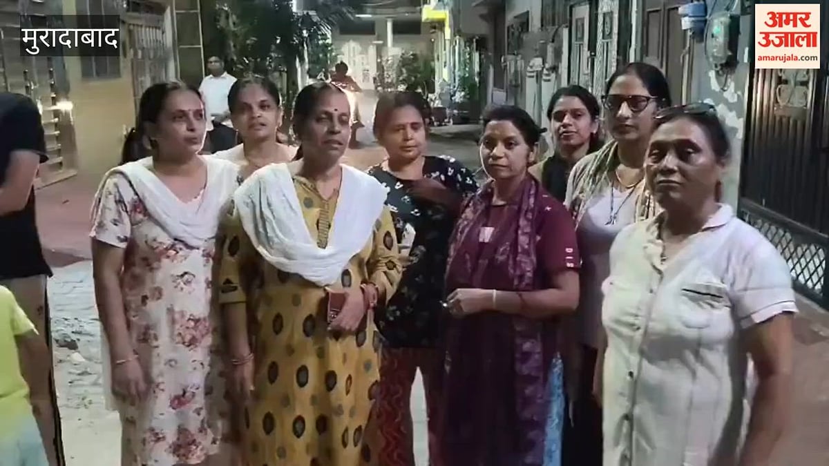 धरती हिली तो घरों से बाहर निकले लोग