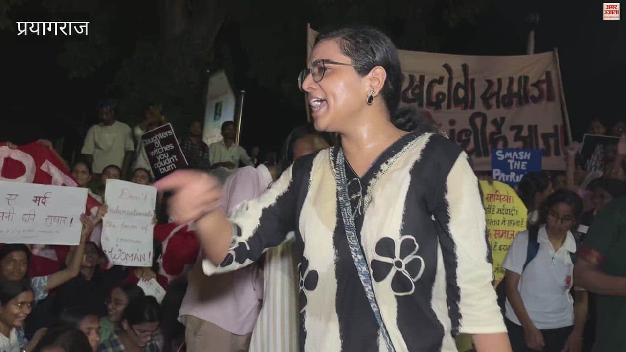 'Freedom March' taken out from the hostel to Azad Park, demanding women's safety and equal rights.