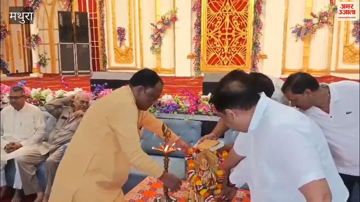 VIDEO: महाराज अग्रसेन चांदी के सिंघासन तो राजकुमार सफेद सजे-धजे घोड़ों पर