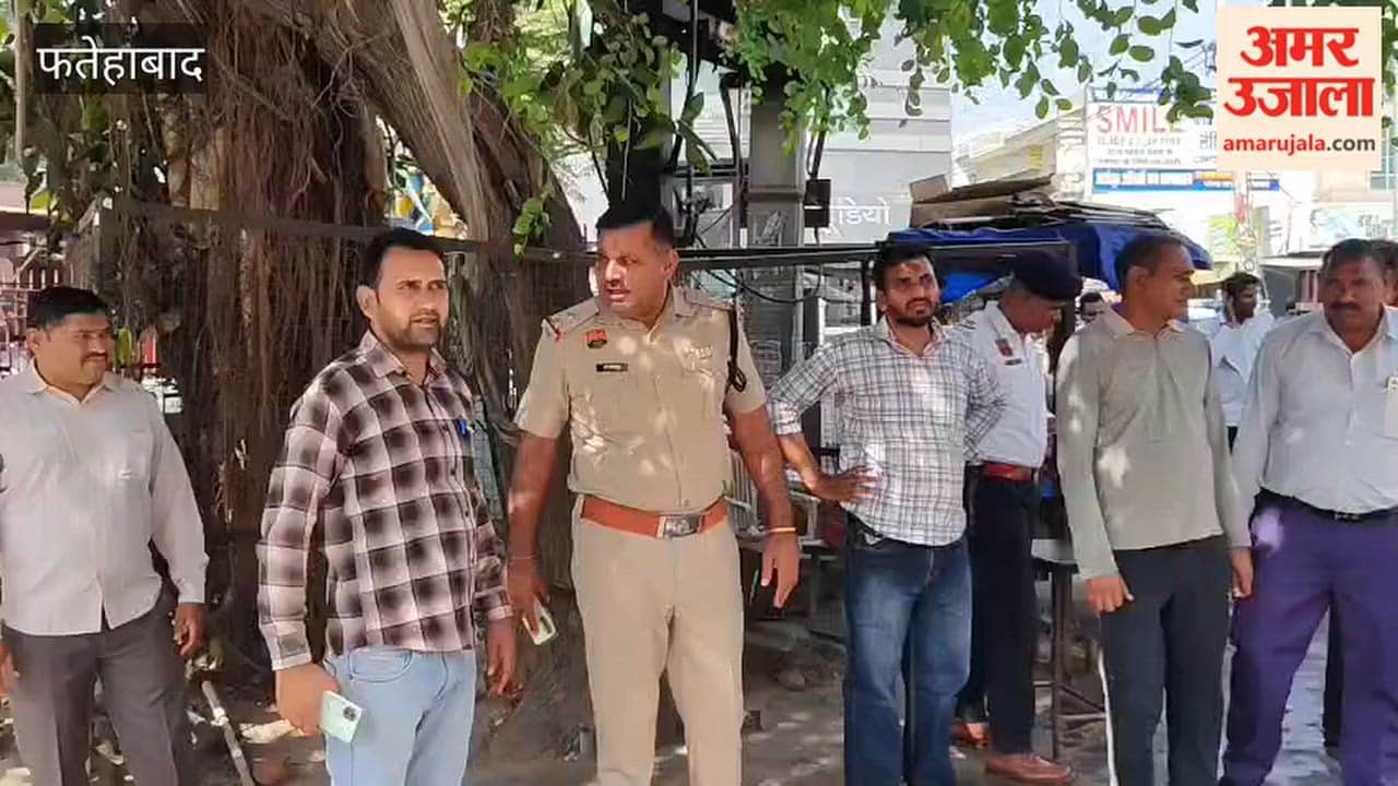Municipal Council takes action against encroachment in Fatehabad; goods from 25 shops seized.