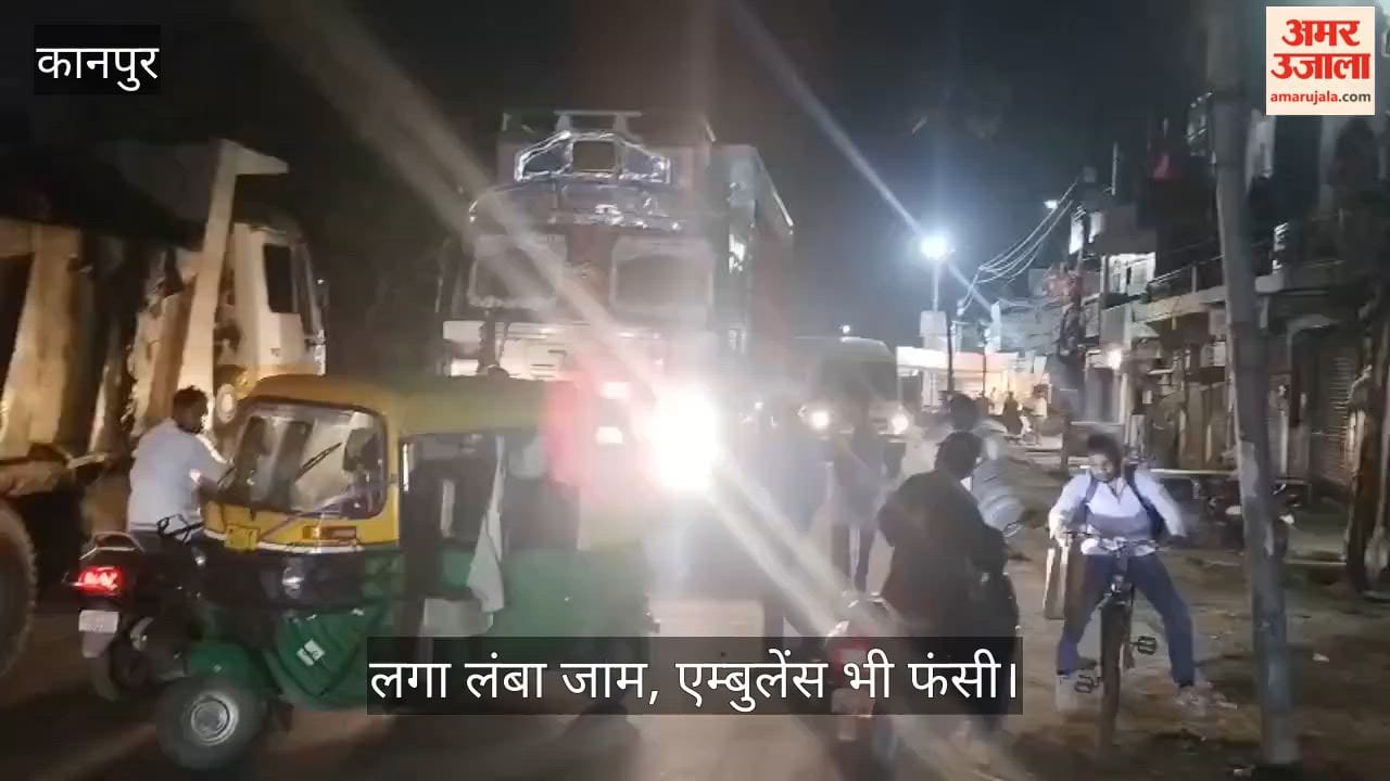 Kanpur Commotion on Panki Road after auto was positioned in the middle of the road blocking a trucks path