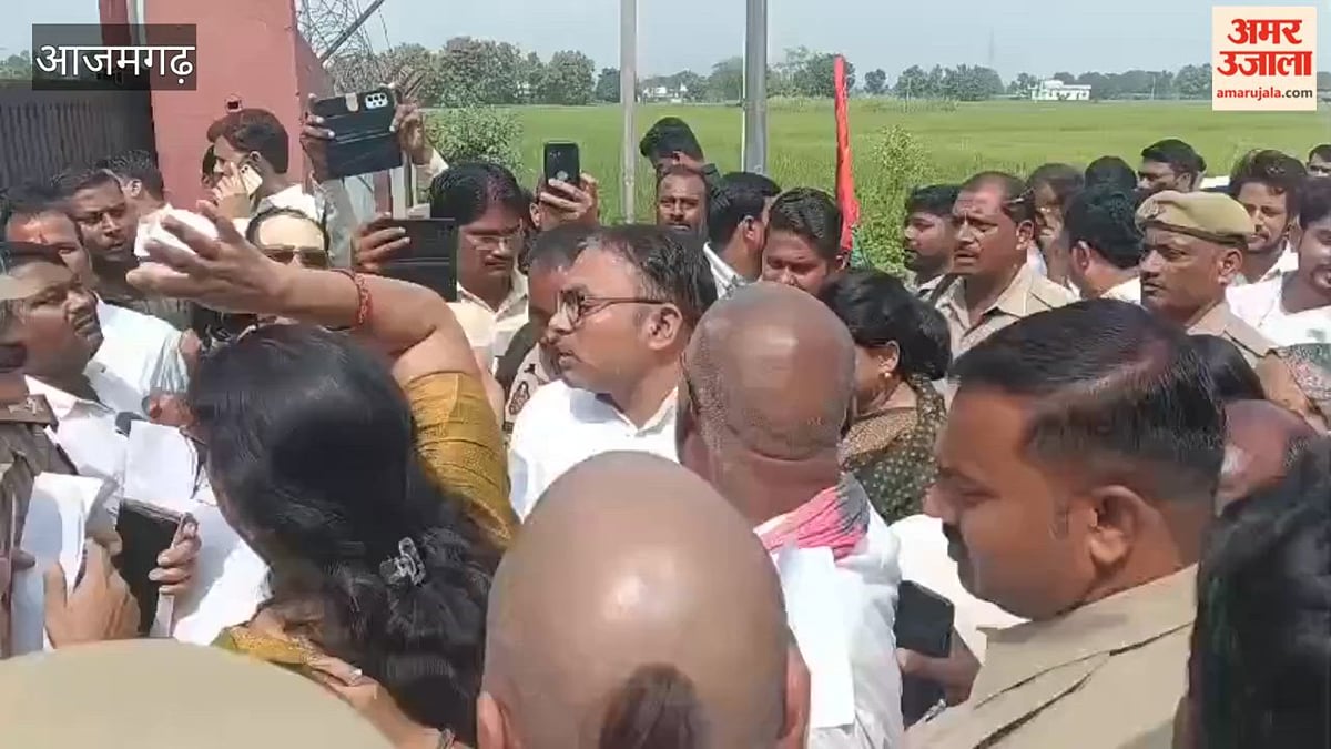 आजमगढ़ : मंडूरी एयरपोर्ट पर जुटे सैकड़ों सपाई, सूची में नाम वालों को ही प्रवेश