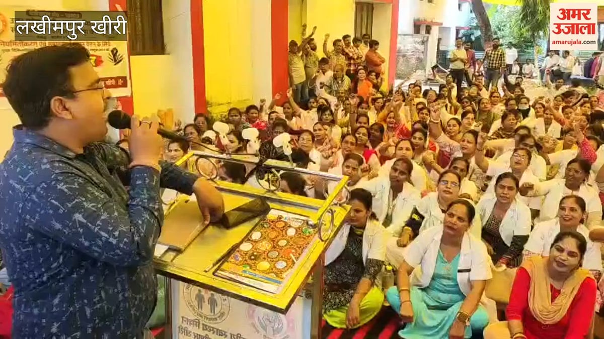 लखीमपुर खीरी: एनएचएम कर्मियों का आंदोलन तेज, प्रार्थना सभा कर सरकार से लगाई गुहार, जानें क्या बोले