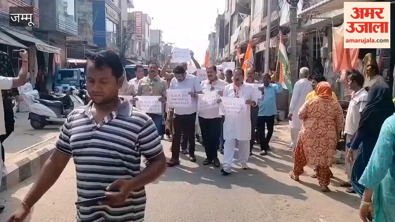 Congress stages protest in Vijaypur; demands CEC's resignation