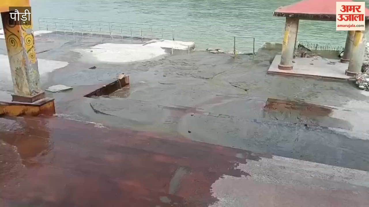 Puari:Sewage water flows into the Alaknanda in Srinagar; passersby inconvenienced