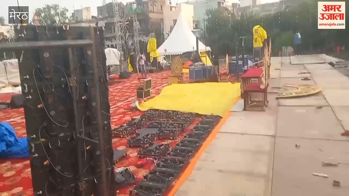 तेज हवा से जीमखाना मैदान में शहर रामलीला के मंच की बल्लियां गिरीं, हादसा टला; रात के मंचन के लिए दोबारा तैयार हो रहा स्टेज
