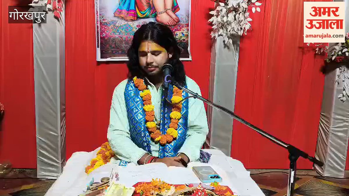 गोवर्धन पूजा की कथा सुन भक्ति से सराबोर हुए श्रद्धालु