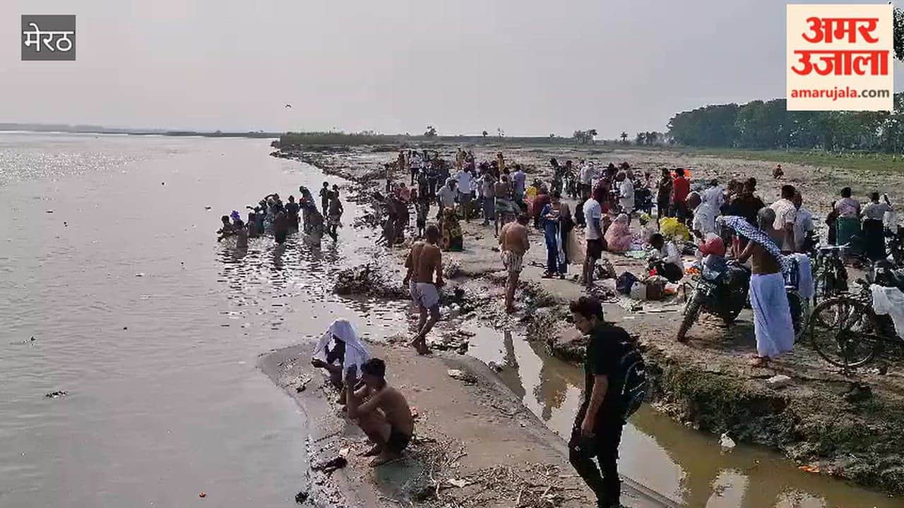 Villagers of Bastonra village took a dip of faith in Ganga on Pitru Amavasya.