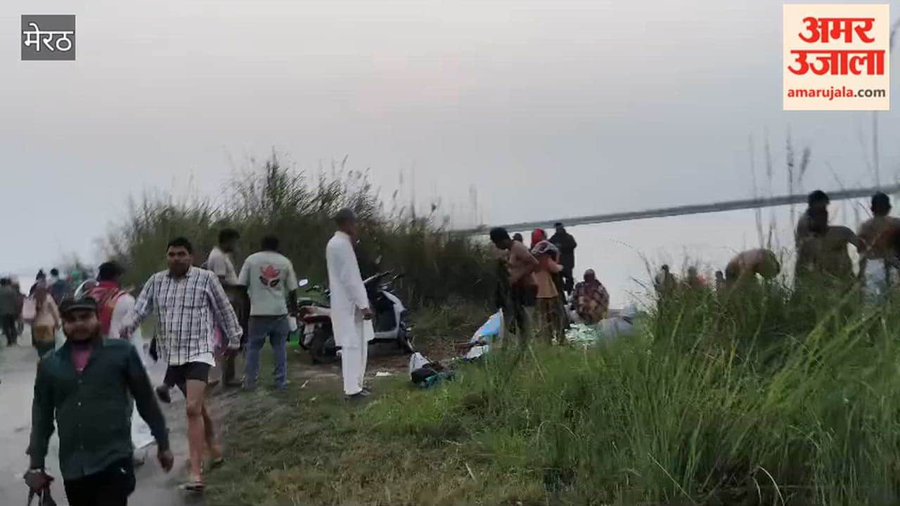 Crowd of devotees gathered at Ganga Ghats on Pitru Amavasya, people struggled with traffic jam