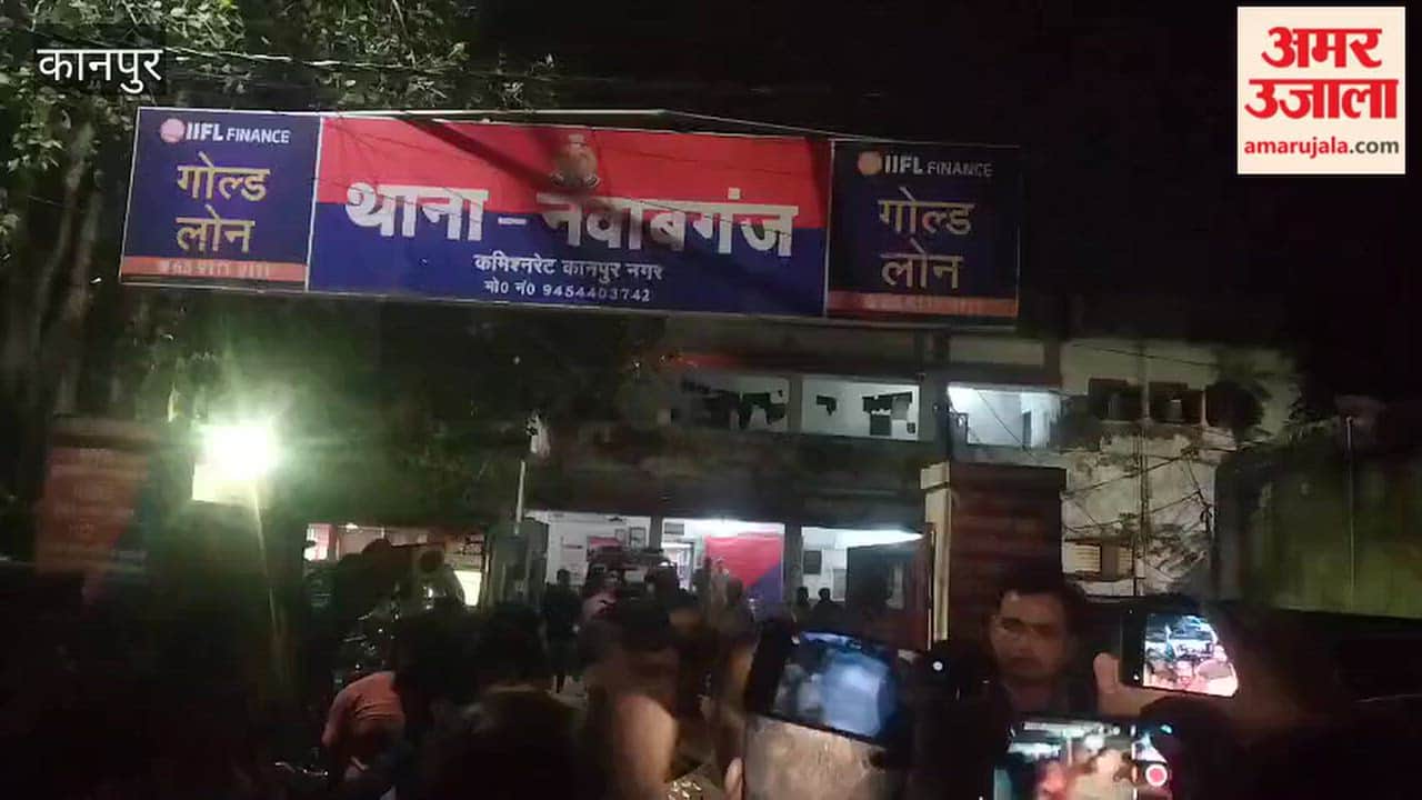 Youth dies in road accident; large crowd gathers outside Nawabganj police station