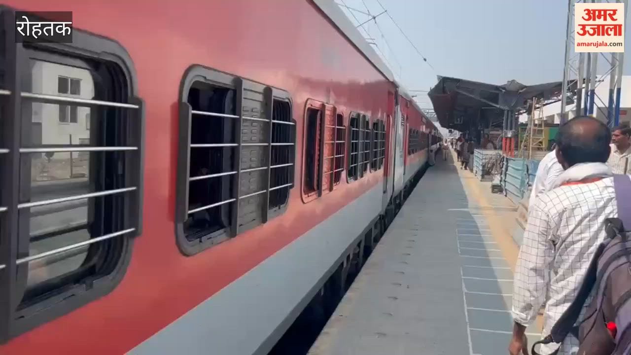 Cheating death... Youth dragged for 200 meters while hanging from a train window in Rohtak; quick thinking saves his life.