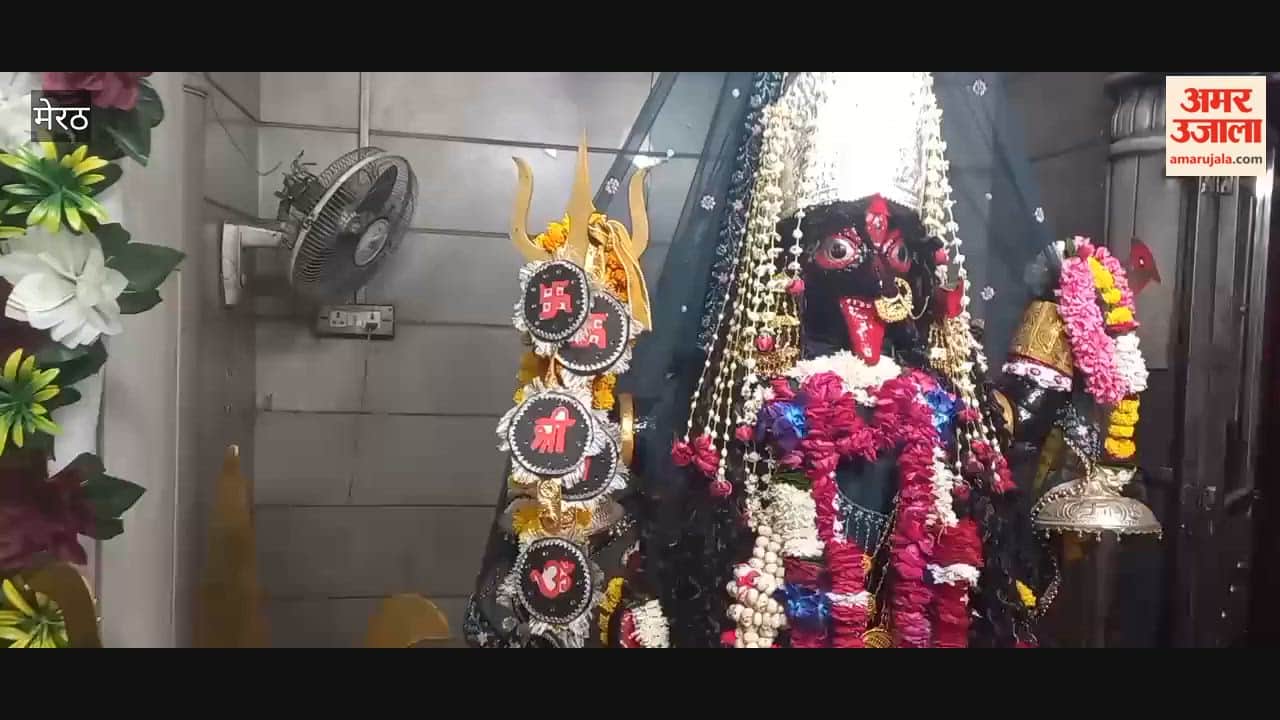 Meerut: Crowds of devotees gather at Sadar Kali Mata Temple on the first day of Navratri.