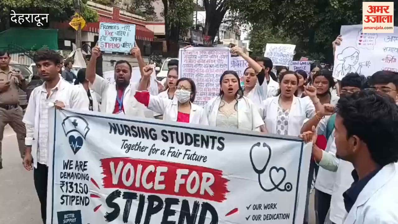 Dehradun: Nursing Ekta Manch stages a protest; marches to the Health Minister's residence demanding a stipend.
