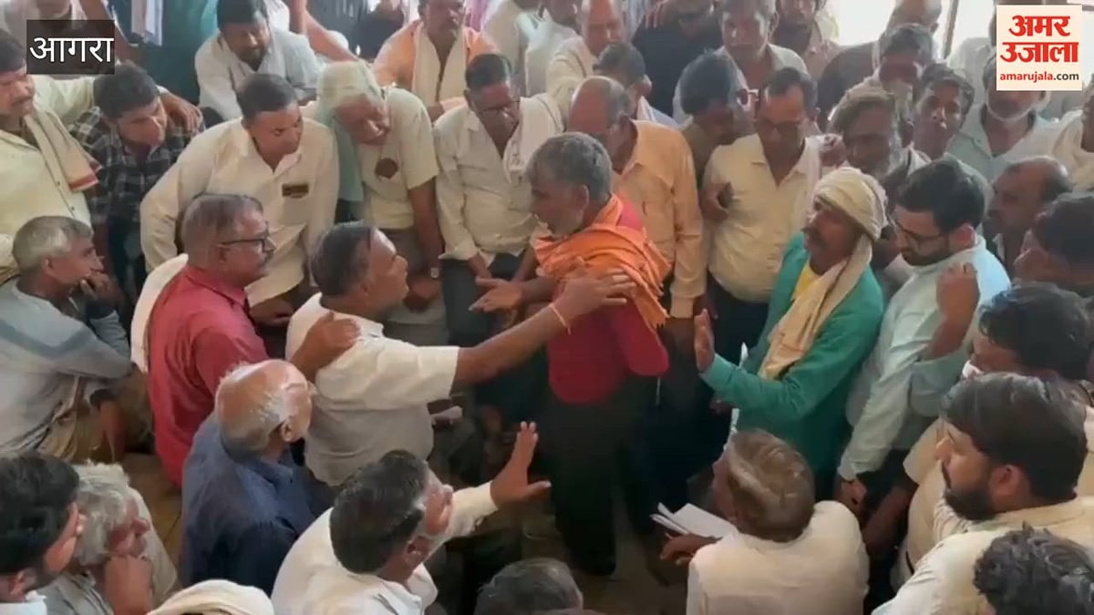 VIDEO: मजदूरी बढ़ाने की मांग को लेकर गल्ला मंडी में मजदूरों का धरना, सड़क की जाम