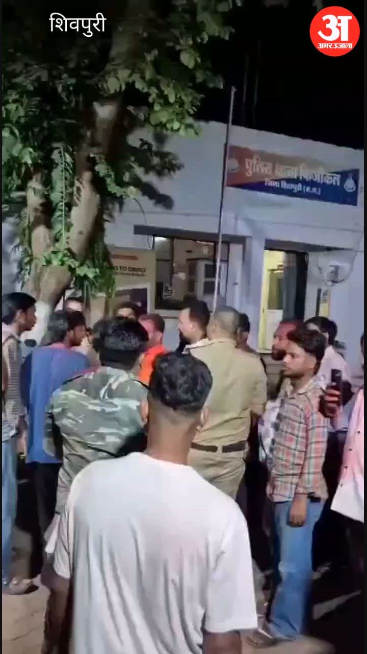 Commotion at the Goddess's pandal; police accused of lathi-charge angry crowd lays siege to the police station