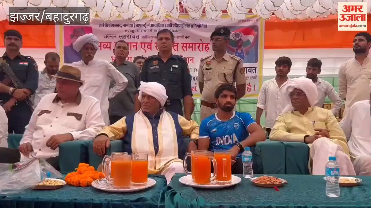 Cabinet Minister Krishan Lal Panwar and former Minister Omprakash Dhankhar felicitated winning athlete Aman Sehrawat in Jhajjar.