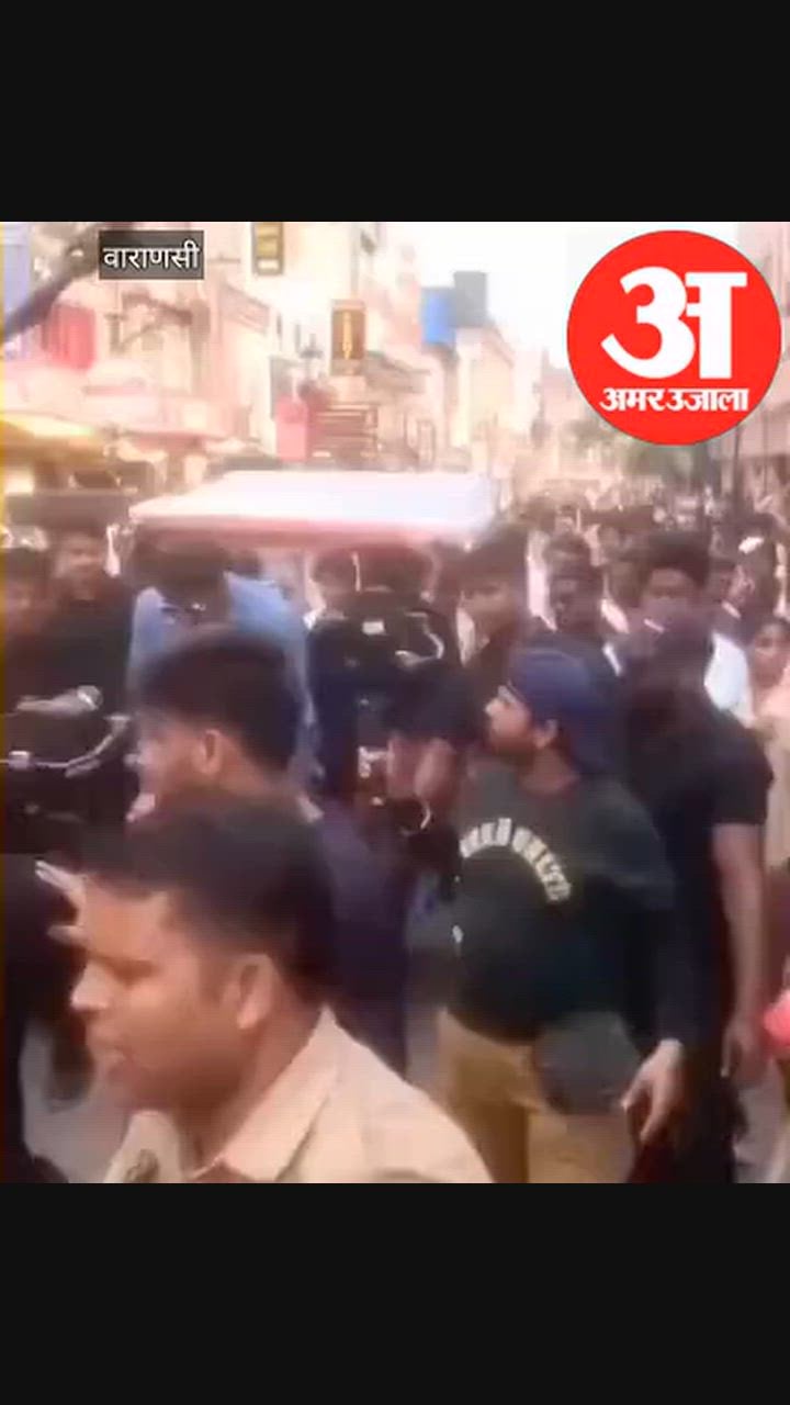 गोदौलिया चौराहे पर रिक्शा चलाते नजर आए भाजपा सांसद मनोज तिवारी, VIDEO
