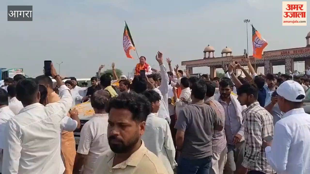 Grand welcome for Rajya Sabha MP Rampratap Singh Chauhan upon his arrival in Agra