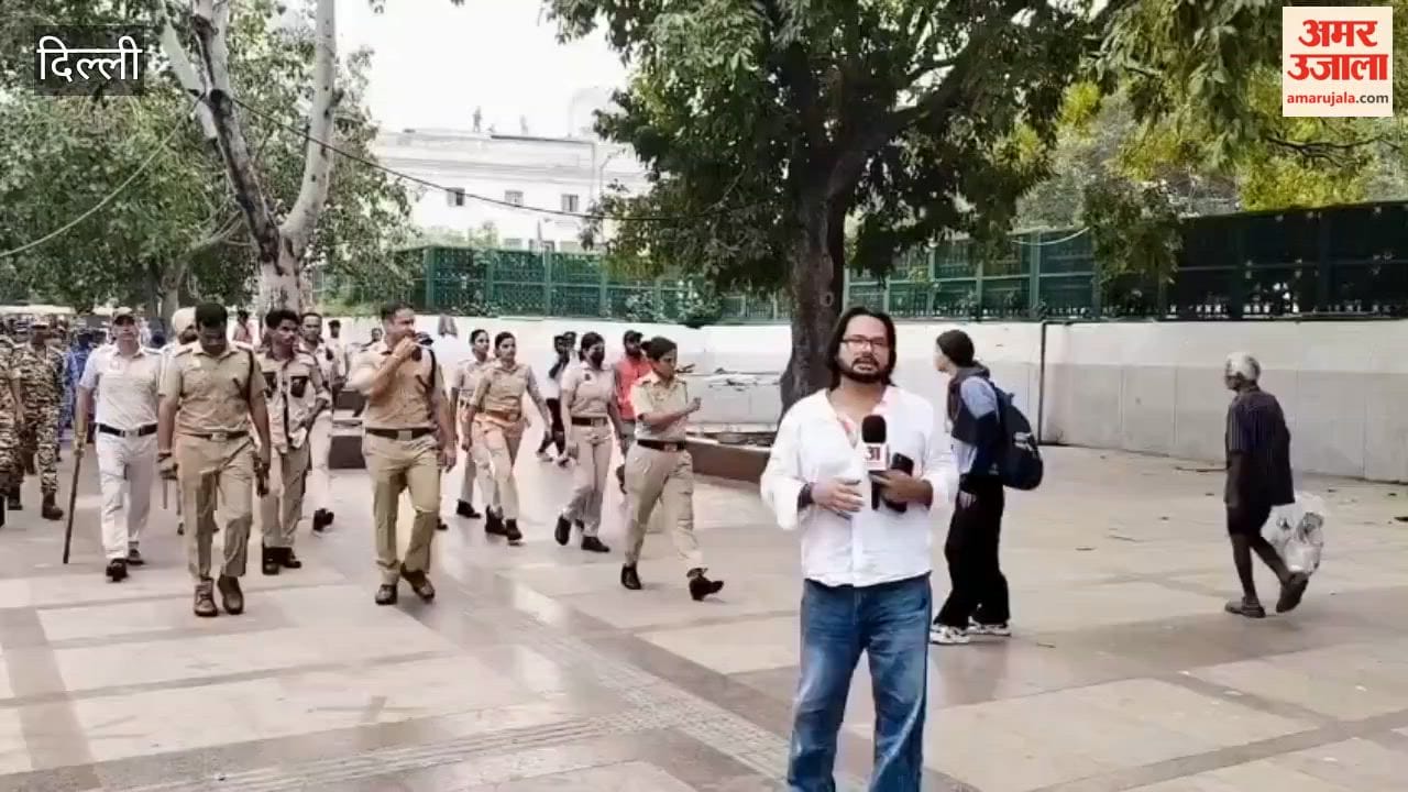 Attempt to detain protesters in Connaught Place