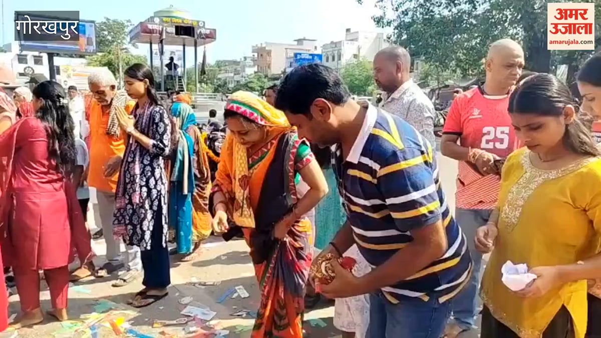 गोरखपुर: शारदीय नवरात्र के पहले दिन गोलघर काली मंदिर में उमड़ी श्रद्धालुओं की भीड़