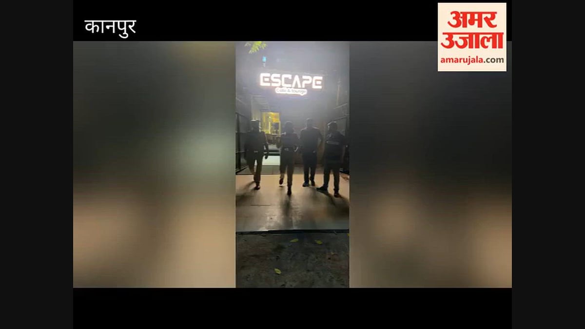 कानपुर: एस्केप कैफे लाउंज में छापेमारी, बरामद हुए कई हुक्के