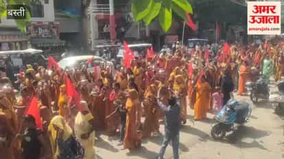 City abuzz with festive spirit on the first day of Navratri; devotees throng the Kalash Yatra.
