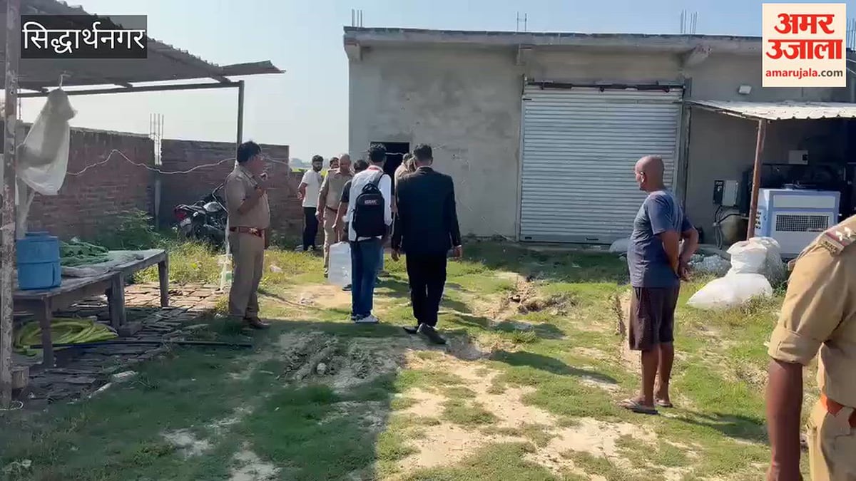 क्लियर एडवांस के नाम से नकली पानी बनाने वाली फैक्टरी पर छापा, सील