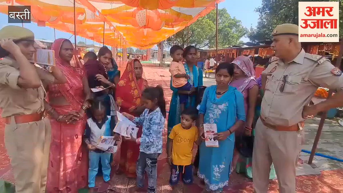 मंदिर आयी महिलाओं और बच्चियों को मिशन शक्ति टीम ने किया जागरुक