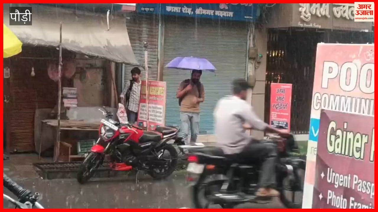 Weather takes a turn in Srinagar; heavy rain begins.