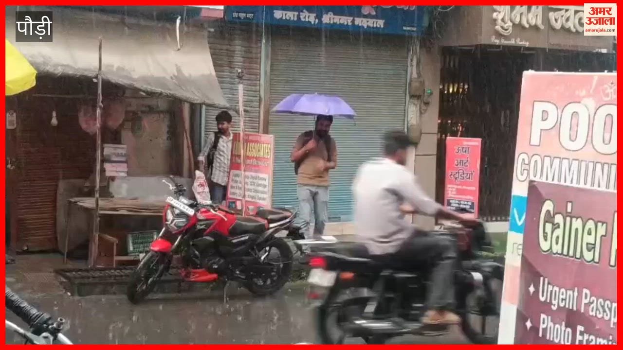 Weather takes a turn in Srinagar; heavy rain begins.