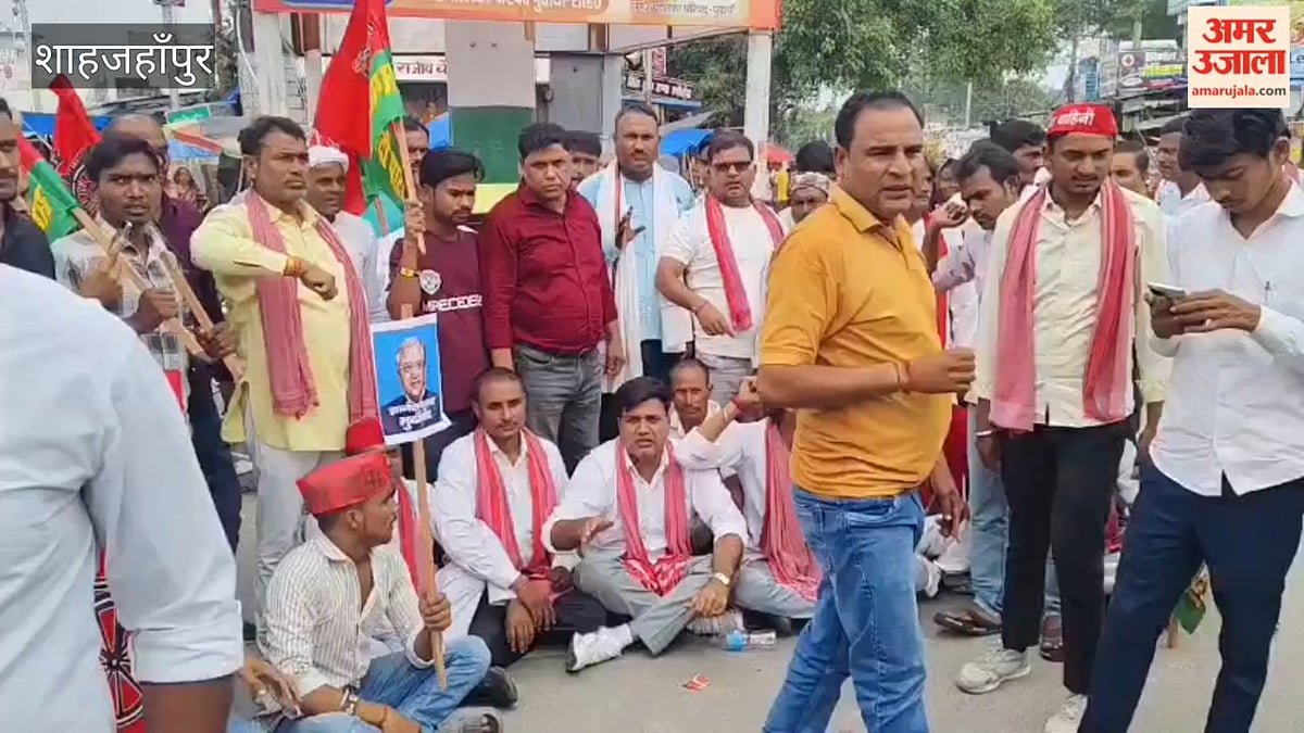 दिल्ली जा रहे सपाइयों को पुलिस ने घेरकर रोका