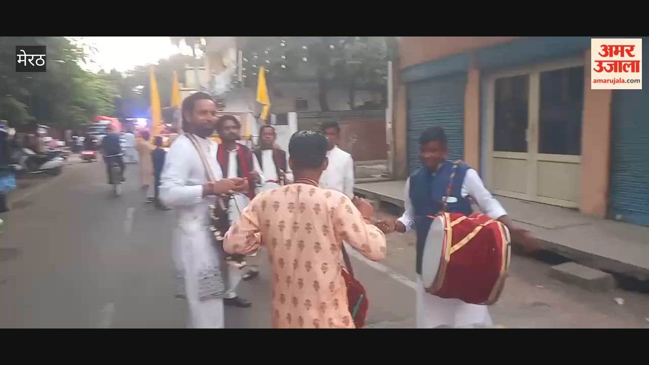 Meerut: Shiv Baraat taken out in Sadar; Ramlila performances to begin at Bhainsali Ground tomorrow.