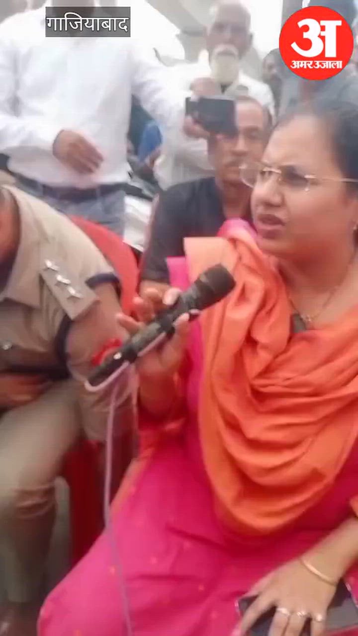 गाजियाबाद में उपजिलाधिकारी के आश्वासन पर अनिश्चितकालीन धरना स्थगित किया