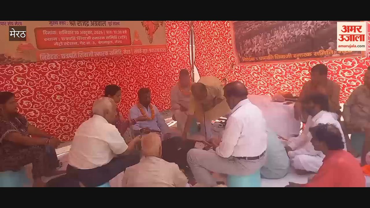 मेरठ: बेगमपुल पर पितृ तर्पण यज्ञ का आयोजन, मुख्य यजमान अश्वनी गुप्ता ने दी आहुति, पूर्व सांसद राजेंद्र अग्रवाल भी रहे मौजूद