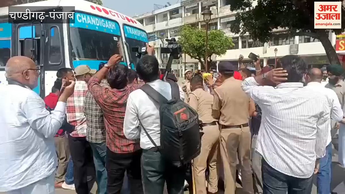 चंडीगढ़ में सीईसी दफ्तर घेरने बढ़े आप कार्यकर्ताओं को पुलिस ने रोका, कई हिरासत मे