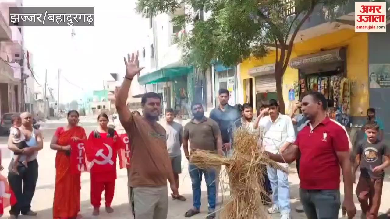 CITU activists burned an effigy of the Chief Election Commissioner in Bahadurgarh.