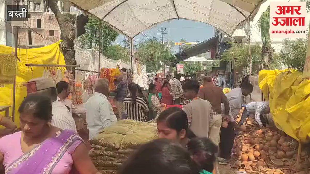 बस्ती: नवरात्र से पहले बाजारों में बढ़ी रौनक, पूजन सामग्री की खरीदारी तेज