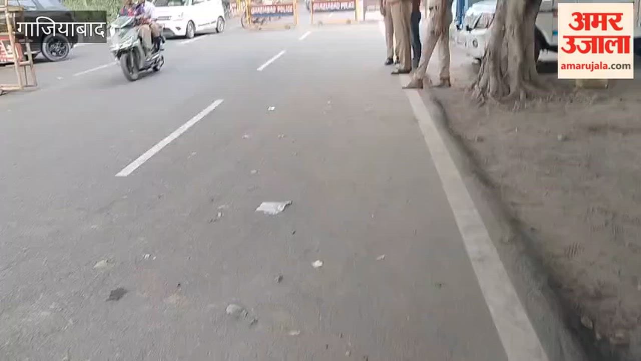Police checking a Delhi-bound bus at the Kadrabad border