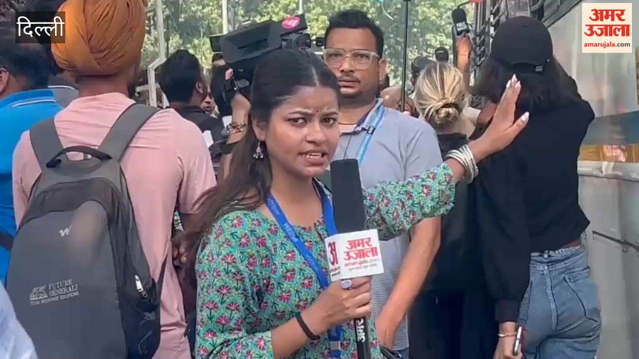 Police are detaining protesters from various locations in Delhi
