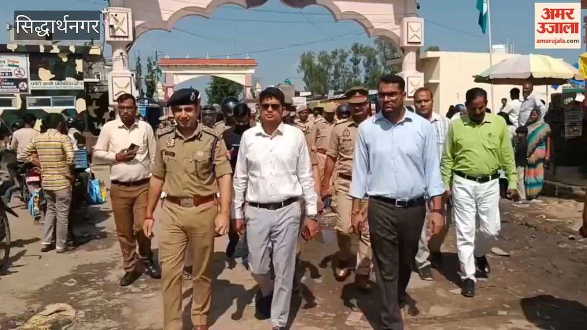 सिद्वार्थनगर: भारत-नेपाल सीमा पर डीएम और एसएसपी ने किया पैदल गश्त