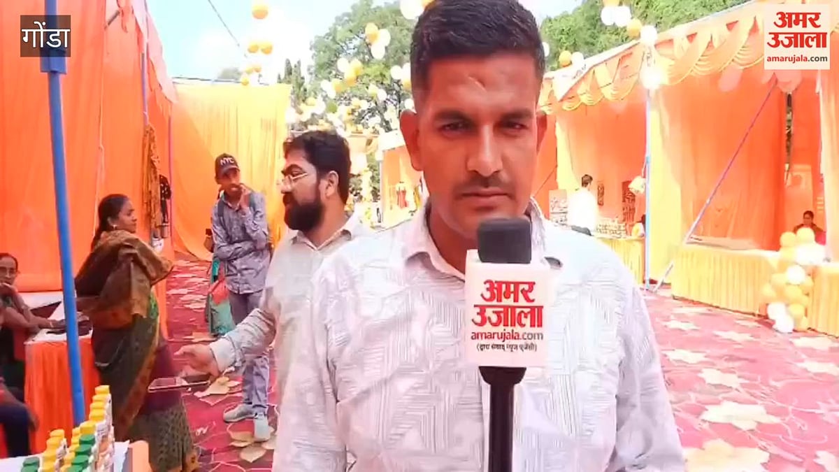 गोंडा के सरस मेले में ग्राहक कम, डीएम ने खरीदे उत्पाद