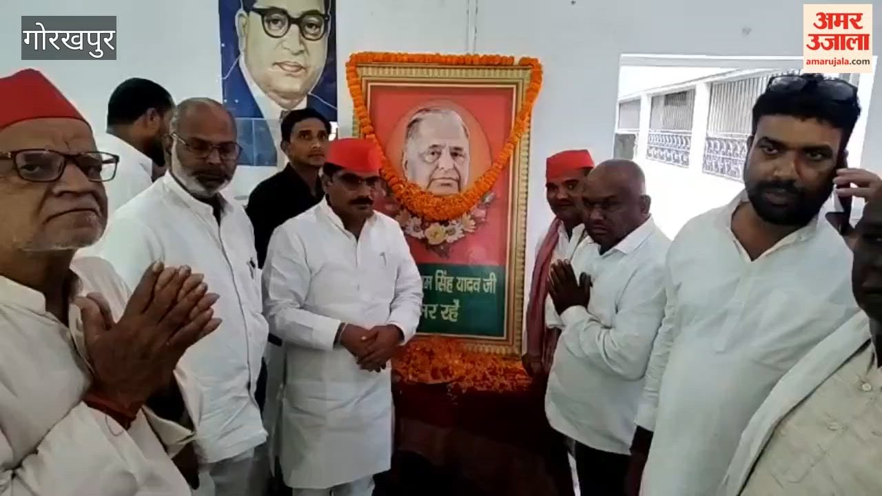 Samajwadi Party Leaders and Workers Pay Tribute to Mulayam Singh Yadav on His Death Anniversary