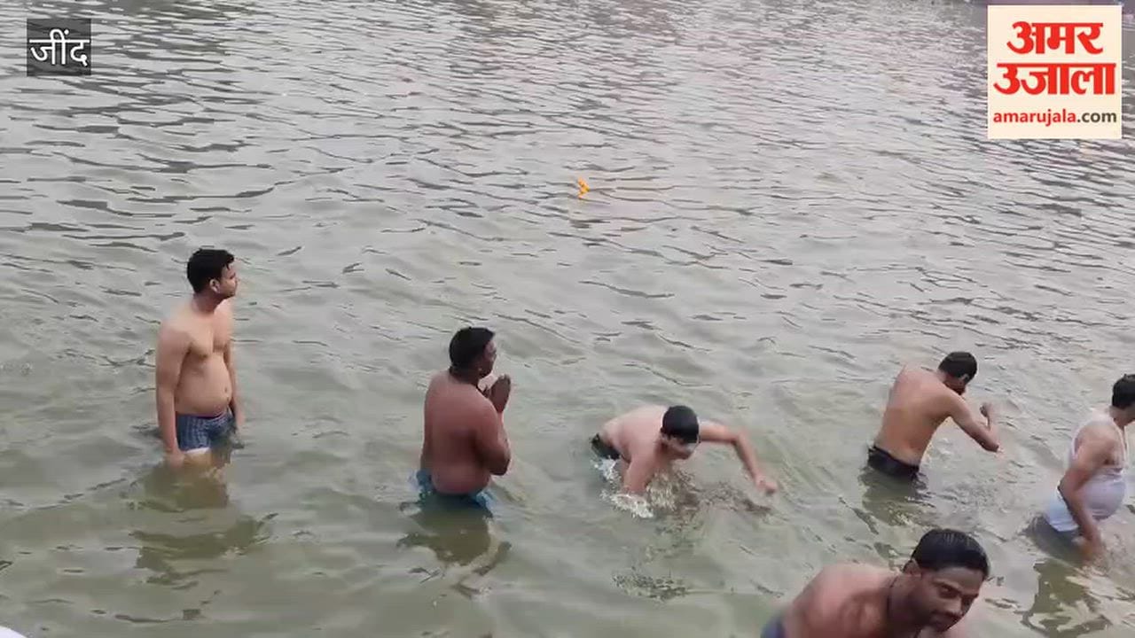Devotees took a holy dip and performed *Pind Daan* at the Pandu Pindara pilgrimage site on Sarvapitri Amavasya.