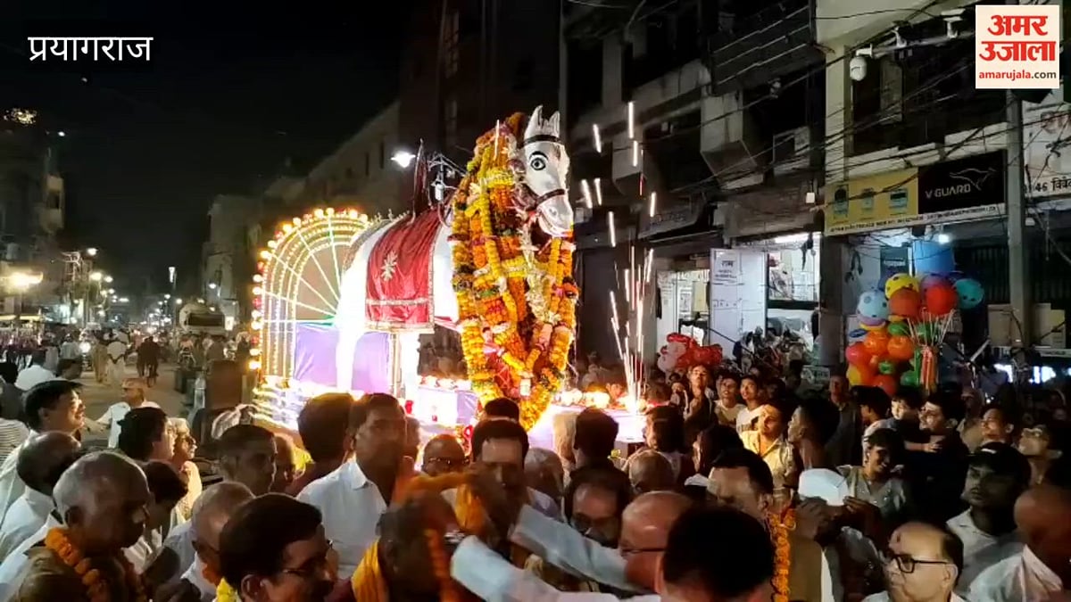 पथरचट्टी रामलीला कमेटी की ओर से कर्ण घोड़ा शोभा यात्रा निकाली गई