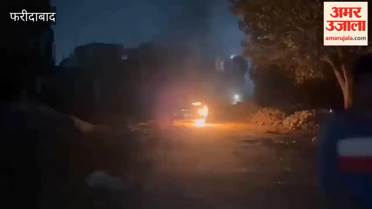 Car catches fire while moving in Faridabad