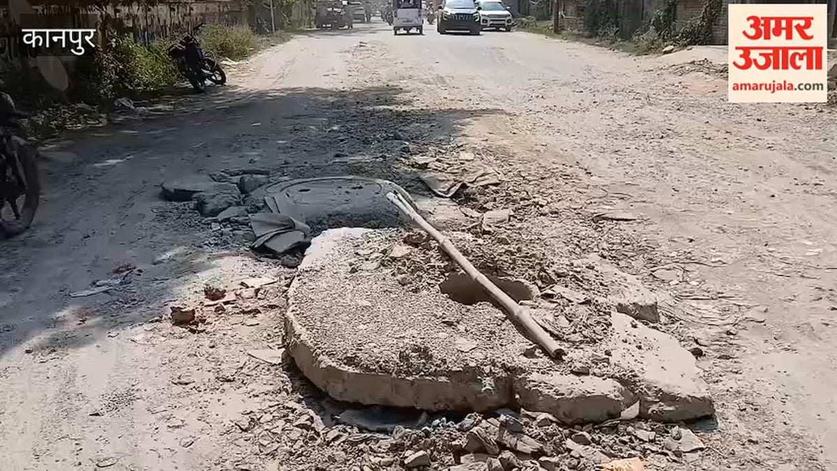 कानपुर: सड़क पर पड़ा क्षतिग्रस्त चेंबर का पत्थर, हादसों का खतरा